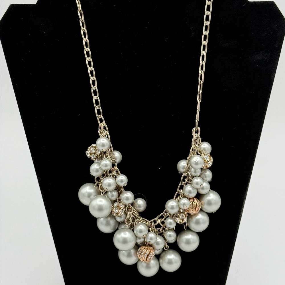 LOFT Elegant Pearl Cluster Necklace